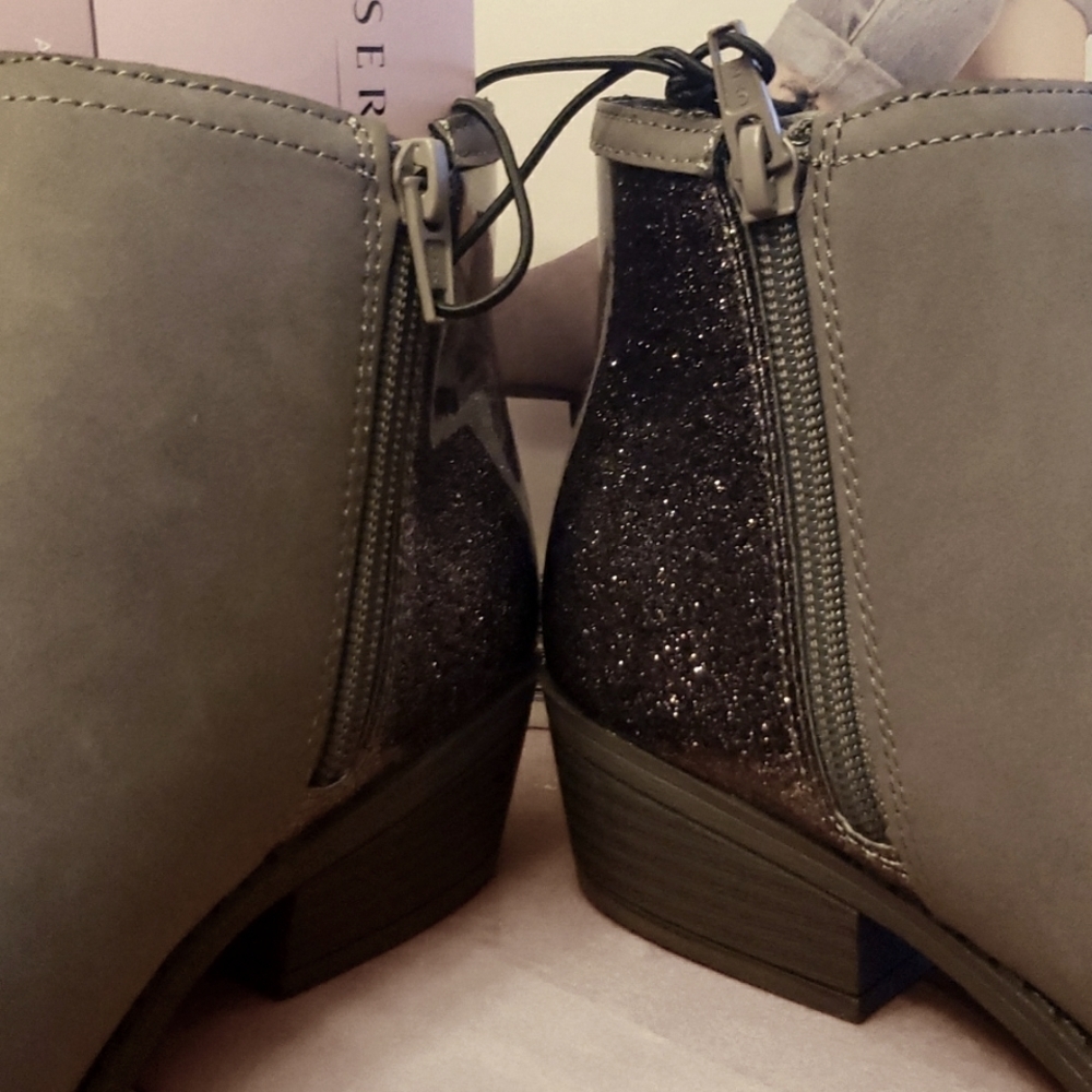 Serra gray ankle boots sz. 6 - Picture 9 of 12